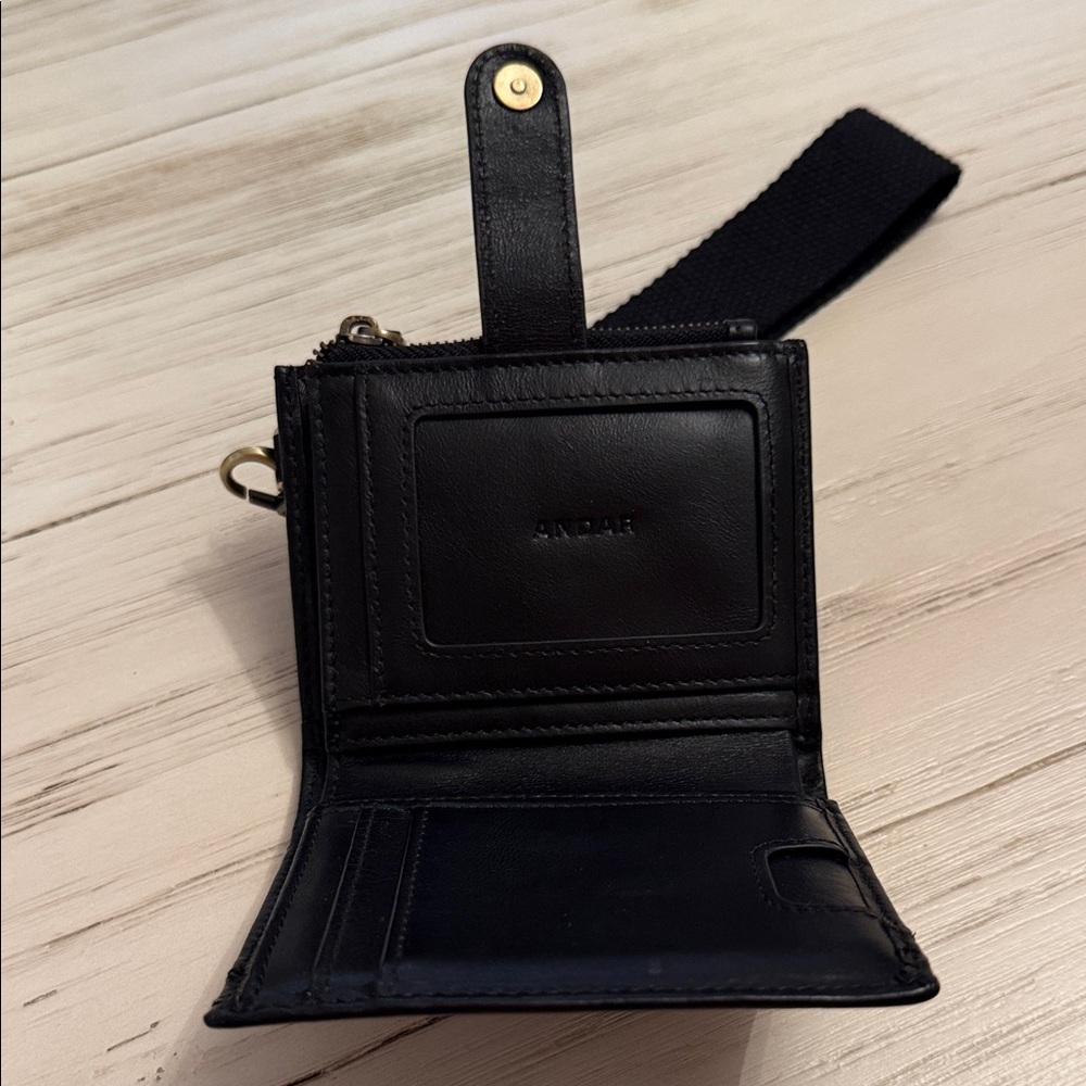 Andar “Lo” Black Woven Wallet with Strap - Picture 3 of 4